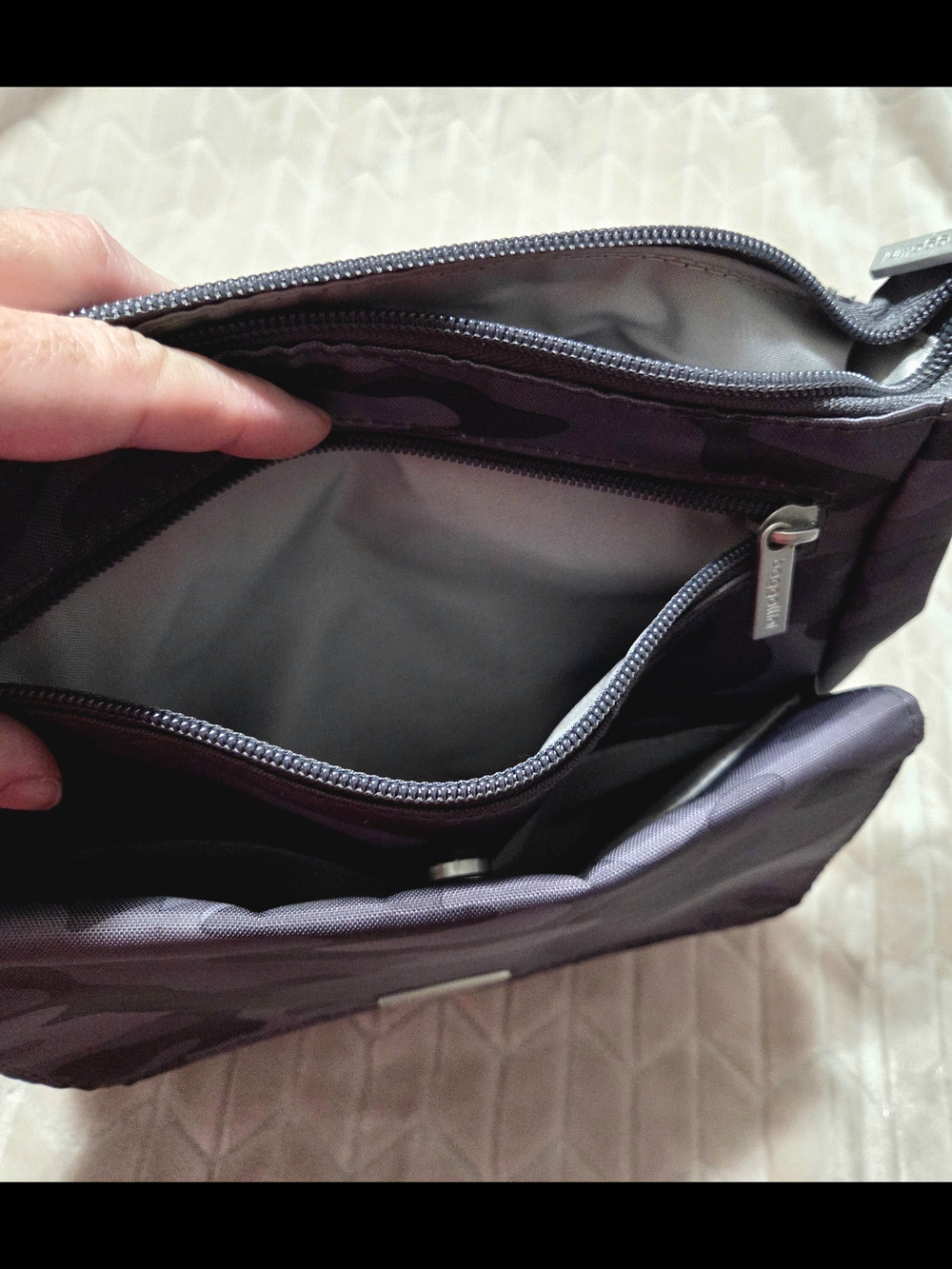 Baggallini Gray Camo Crossbody Bag - Picture 5 of 7